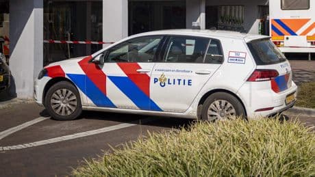 Agent gewond door roekeloze bestuurder zonder rijbewijs: man (21) aangehouden