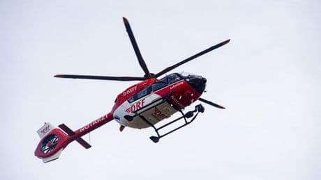 Schwerer Unfall: Traktor überrollt Fahrer - Mann schwer verletzt