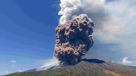 Italia da por finalizada la erupción del Etna y afirma que el acceso se prohibió desde varias horas antes