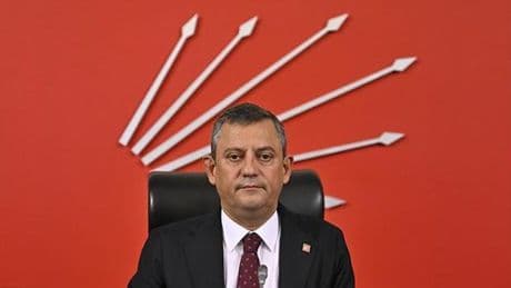 Özgür Özel, 10'uncu Cumhurbaşkanı Ahmet Necdet Sezer ve eski CHP genel başkanları ile görüştü