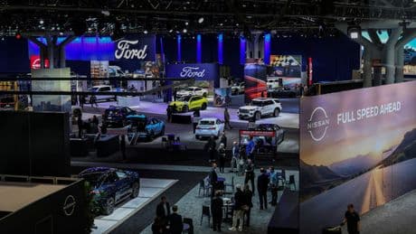 Donald Trump signe un décret pour éviter un cumul de droits de douane aux constructeurs automobiles