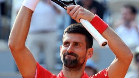 Djokovic ya está en cuartos de Roland Garros en su victoria 100