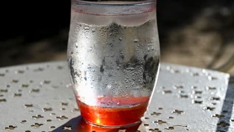 Jusqu'à 22 euros la bouteille: un restaurant anglais lance sa carte des eaux, un alternative à la carte des vins