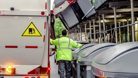 Nueva York copia a Madrid: pone contenedores en la calle para eliminar bolsas en la acera y frenar la plaga de ratas