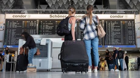 Handgepäck auf Flugreisen: Wie viele Kilos dürfen es denn sein?