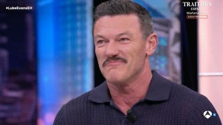 Luke Evans relata a Motos cómo fue ser homosexual y testigo de Jehová