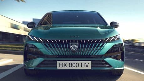 El Peugeot 308 estrena ‘cara’ y ofrece ahora 450 km de autonomía en su versión eléctrica