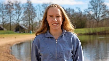 Roos (22) geeft 500 euro per maand uit aan haar hobby: ’Zet er veel voor aan de kant’