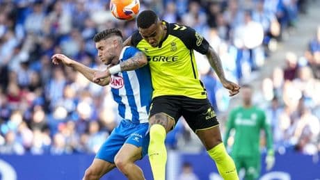 Cruel derrota del Espanyol ante un Betis que remonta en el último suspiro
