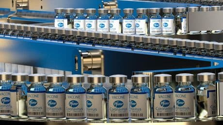 Vaccini, caos e politica: Pfizer risponde a Trump e difende la scienza