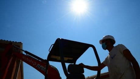 "Il se plaignait de la chaleur": un homme de 35 ans meurt après avoir quitté le chantier où il travaillait