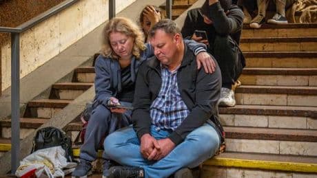 Massiver russischer Angriff – Wohnhäuser in Kiew brennen, vier Menschen sterben