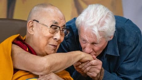 90. Geburtstag des Dalai Lama: Richard Gere lässt ihn in Indien hochleben