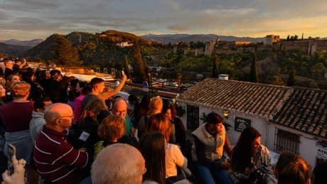 Tres marroquíes dejan sin dientes a un músico tras pedirles no drogarse frente a niños: &quot;Estoy vivo de milagro&quot;