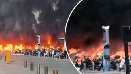 Zien: grote brand breekt uit op parkeerplaats voor motoren