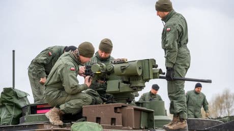 Bombas atómicas y minas antipersona: los países del norte y el este de Europa debaten sus líneas rojas para hacer frente a Rusia