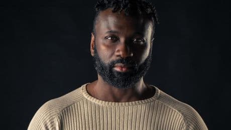 Malcolm Treviño-Sitté, actor: “No conduzco principalmente porque me gusta mucho la velocidad y me da algo de miedo engancharme a esa sensación”