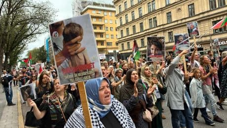 İsrail'in Gazze'ye saldırıları İsveç'te protesto edildi