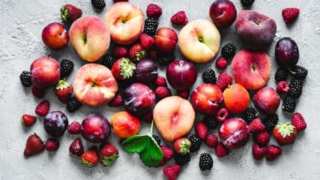 Las frutas y verduras de verano que debemos comprar en junio para aprovechar su temporada