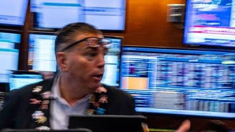 Stocks Post Gain for the Week, but Investors Remain Anxious