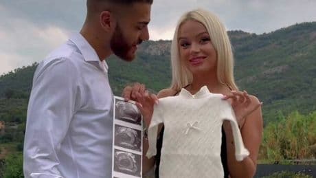 Mercedesz Henger è incinta. L'annuncio della gravidanza sui social: ecografia, tutina bianca, pancino appena accennato