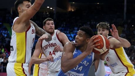 Dolorosísima despedida de España del Eurobasket tras caer ante Grecia (86-90)