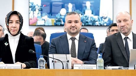 Faiz düşüyor ama iyileşme umudu yok