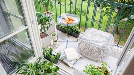 Wohntrends 2025: Sommer-Deko für drinnen und draußen: Diese Accessoires sind gefragt