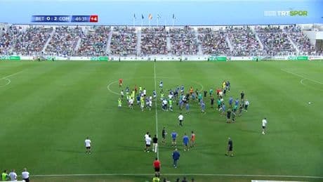 Betis y Como, un amistoso a puñetazo limpio