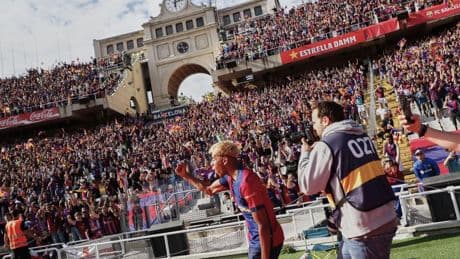 Delirio culé tras la victoria en el Clásico con el himno del Barça