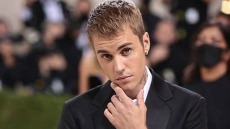Justin Bieber sparks major concern with new snaps as fans beg singer to 'get help'