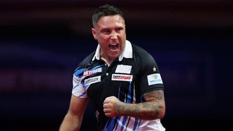 Darts-Stars zoffen sich auf offener Bühne
