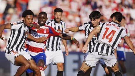 Triunfo agónico del Granada, que depende de sí mismo para jugar la promoción