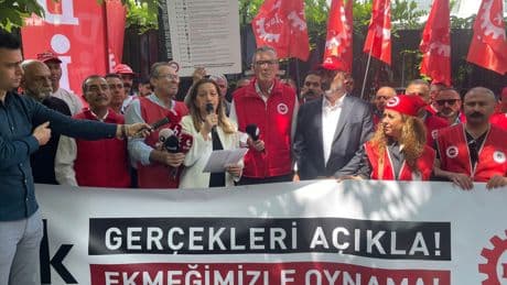DİSK, TÜİK’i protesto etti: Gerçek enflasyonu açıklayın