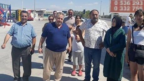 İzmir-Adana seferi çileye döndü! Mazotu biten otobüs yolda kalınca yolcular otostop çekti