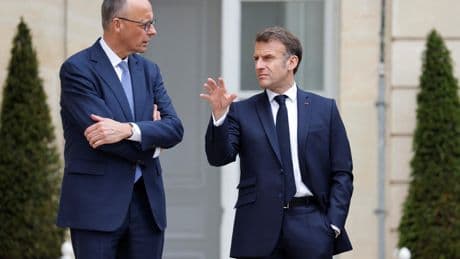 Macron et Merz à l’unisson pour éliminer les normes européennes