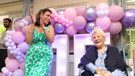 «Nunca me he enfadado con nadie», aconseja con 115 años la británica que es la persona más longeva del mundo