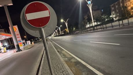 Başkentte acı kaza: Trafik levhasına çarpan motosikletteki 2 kişi öldü