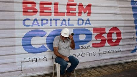 COP30 : la flambée des prix et les défections des délégations font monter la pression à Belém