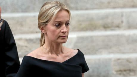 Émue, Audrey Crespo-Mara remercie les téléspectateurs pour leur soutien « en hommage à l’homme en noir »