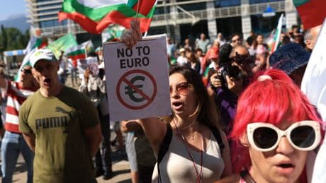 Viele Bulgaren wollen Euro nicht - Wut-Demos gegen von der Leyen