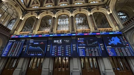 El Ibex 35 recoge beneficios y se aleja de los 15.400 puntos
