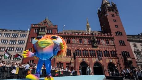 Eurovision 2025: défilé ensoleillé et manifestations, à Bâle pour la cérémonie d'ouverture