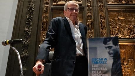 'Maestro' Tabárez presenta su autobiografía y dice que la salida de Uruguay cambió su vida