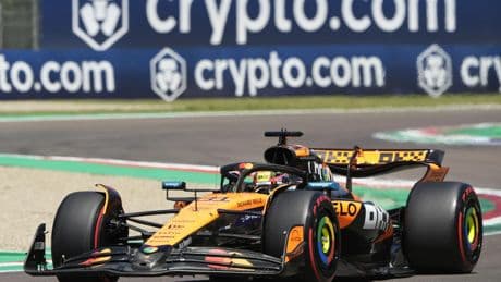 McLaren encabeza en Imola unos Libres 1 con Carlos Sainz tercero y Fernando Alonso decimocuarto
