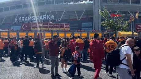 Galatasaraylı taraftarlar şampiyonluk modunu açtı: Stada akın var!
