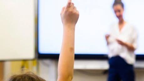Lehrerin 16 Jahre lang krank geschrieben: Bezirksregierung Düsseldorf will den Fall aufarbeiten