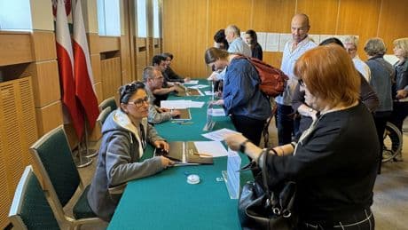 Polonya'da, cumhurbaşkanı seçiminin ikinci turu için oy verme işlemi başladı