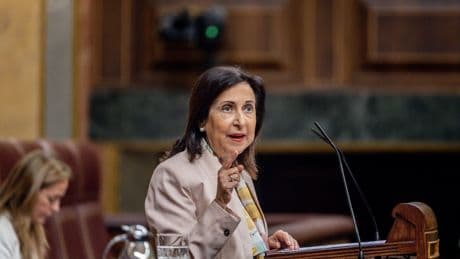 Robles reconoce que el veto al material militar de Israel provocará retrasos en programas clave de armamento
