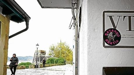 Una decena de municipios vizcaínos paraliza las licencias a los pisos turísticos